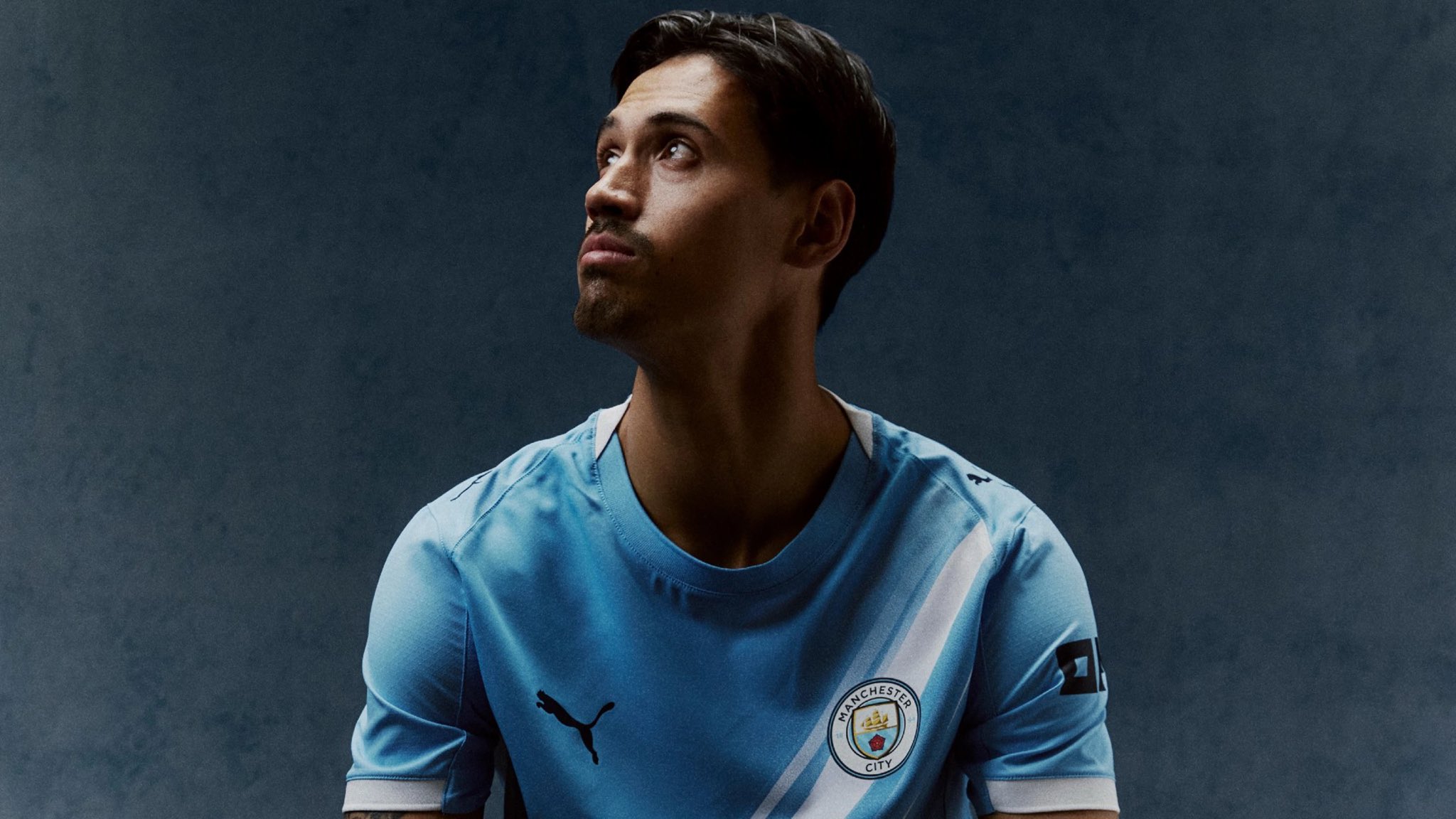 تیجانی ریندرس هافبک هلندی در پیراهن منچسترسیتی