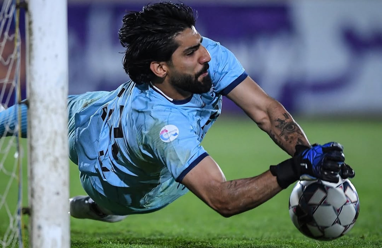 حبیب فرعباسی دروازه بان سابق ملوان و حال حاضرذوب آهن اصفهان در پنالتی ها مقابل سپاهان جام حذفی ایران - لیگ برتر ایران