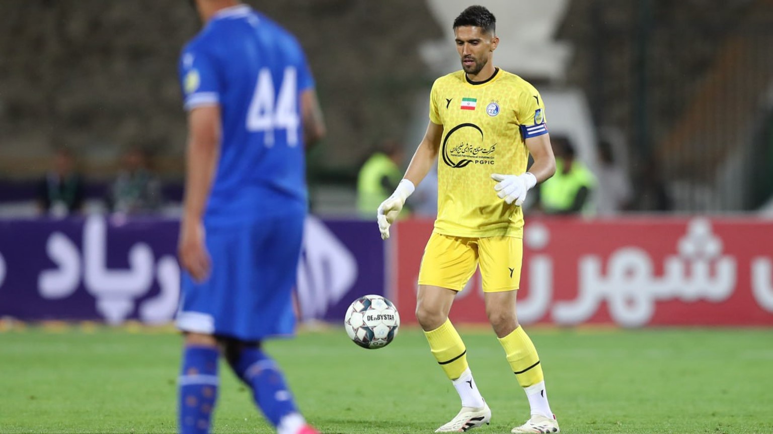 سیدحسین حسینی دروازه بان تیم ملی ایران و استقلال تهران - دبازی استقلال و هوادار - لیگ برتر ایران