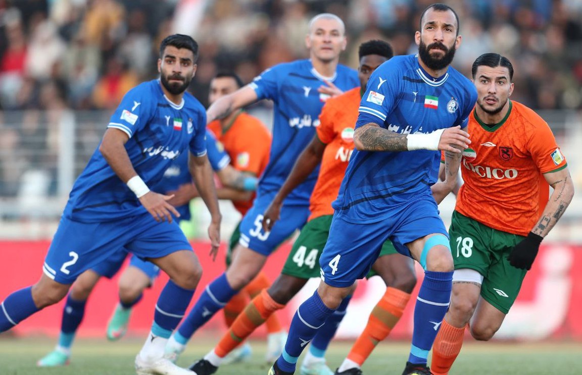 hoseinmoradmand-roozbehcheshmi-esteghlal-2025 حسین مرادمند مدافع میانی استقلال و روزبه چشمی هافبک دفاعی استقلال تهران و تیم ملی ایران