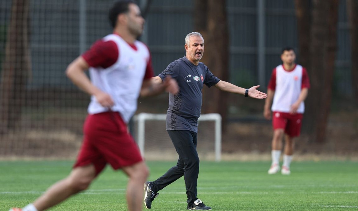 اسماعیل کارتال سرمربی پرسپولیس و عیسی آل کثیر بازیکن - تمرینات پرسپولیس تهران