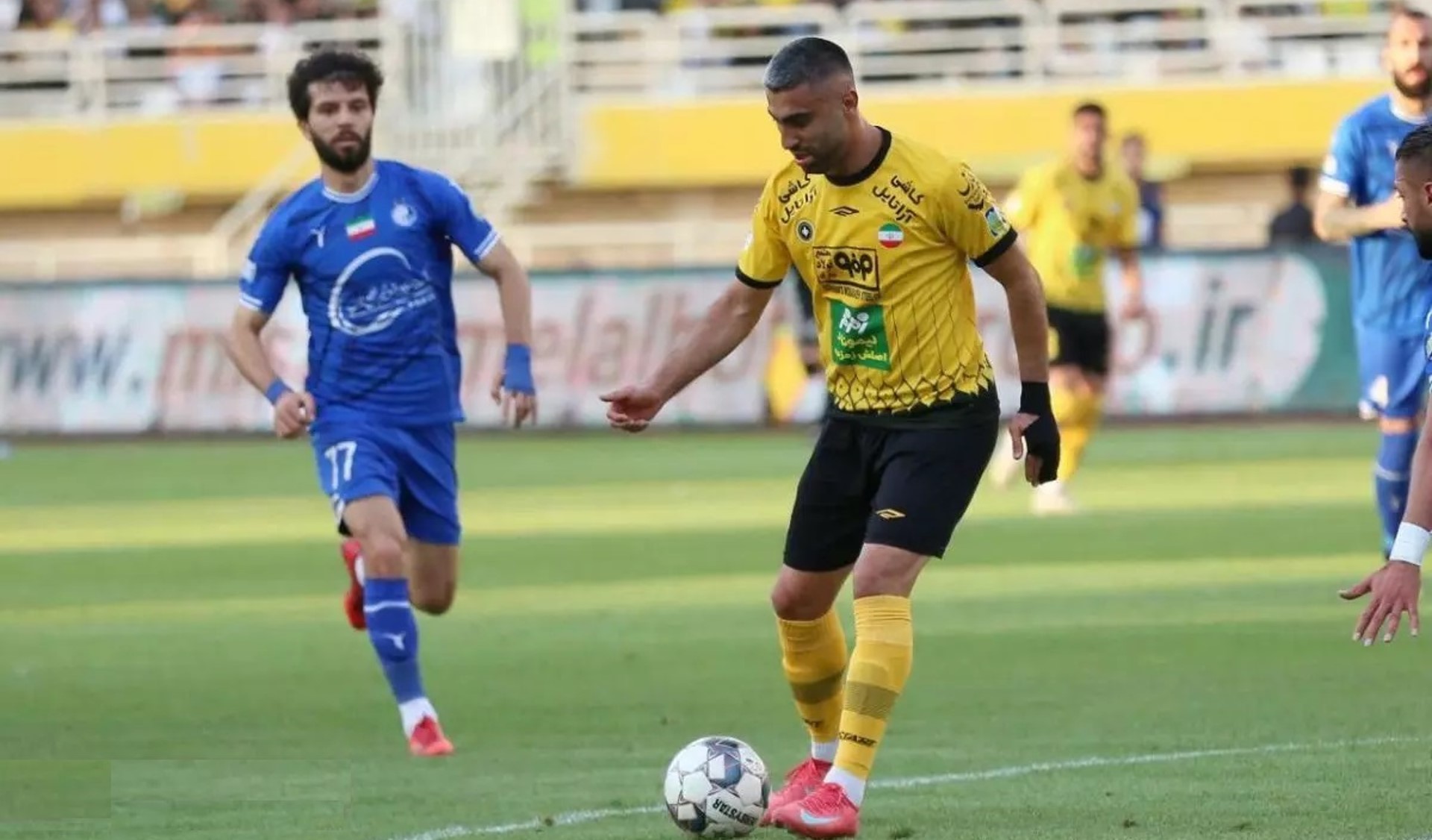 کاوه رضایی مهاجم سپاهان اصفهان و سابق استقلال تهران و تیم ملی ایران - لیگ برتر ایران