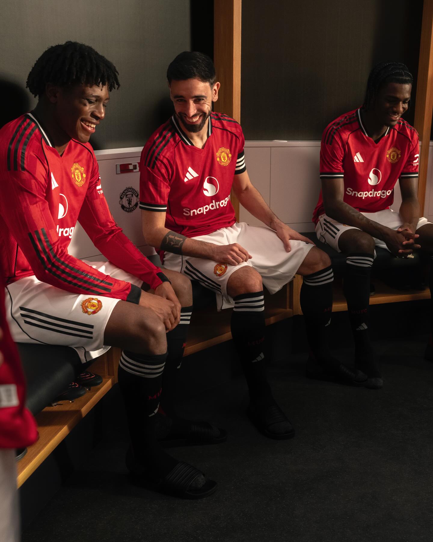 رونمایی از پیراهن اول منچستریونایتد برای فصل ۲۶-۲۰۲۵