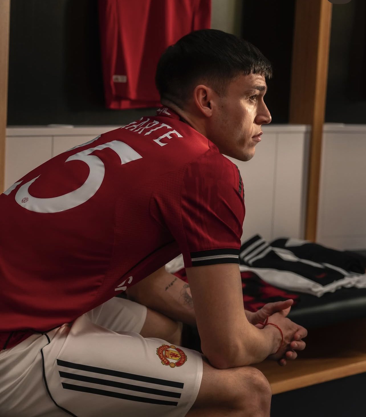 مانوئل اوگارته در کیت جدید منچستریونایتد