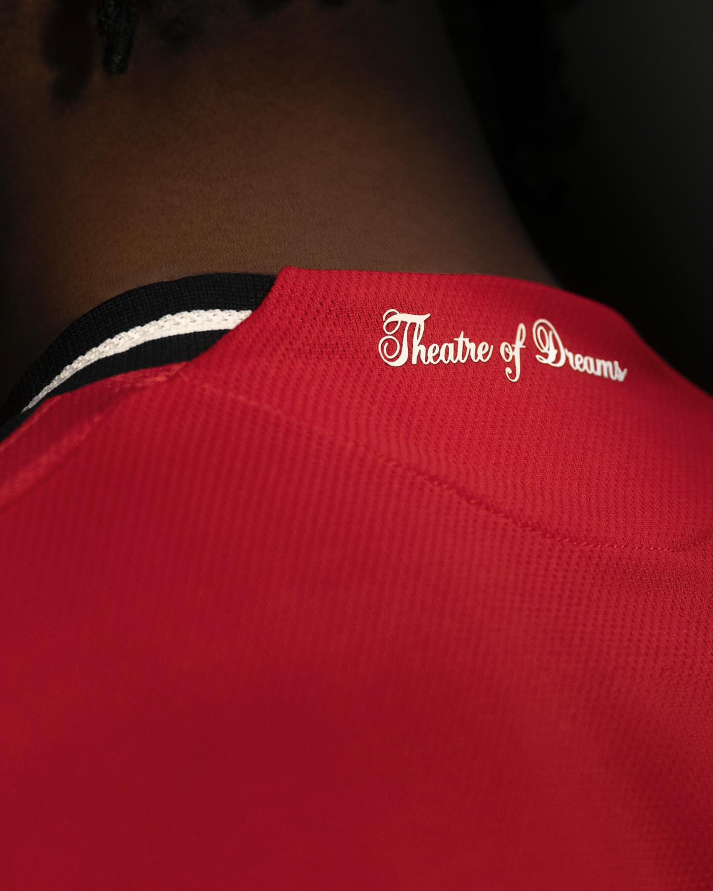 رونمایی از پیراهن اول منچستریونایتد برای فصل ۲۶-۲۰۲۵