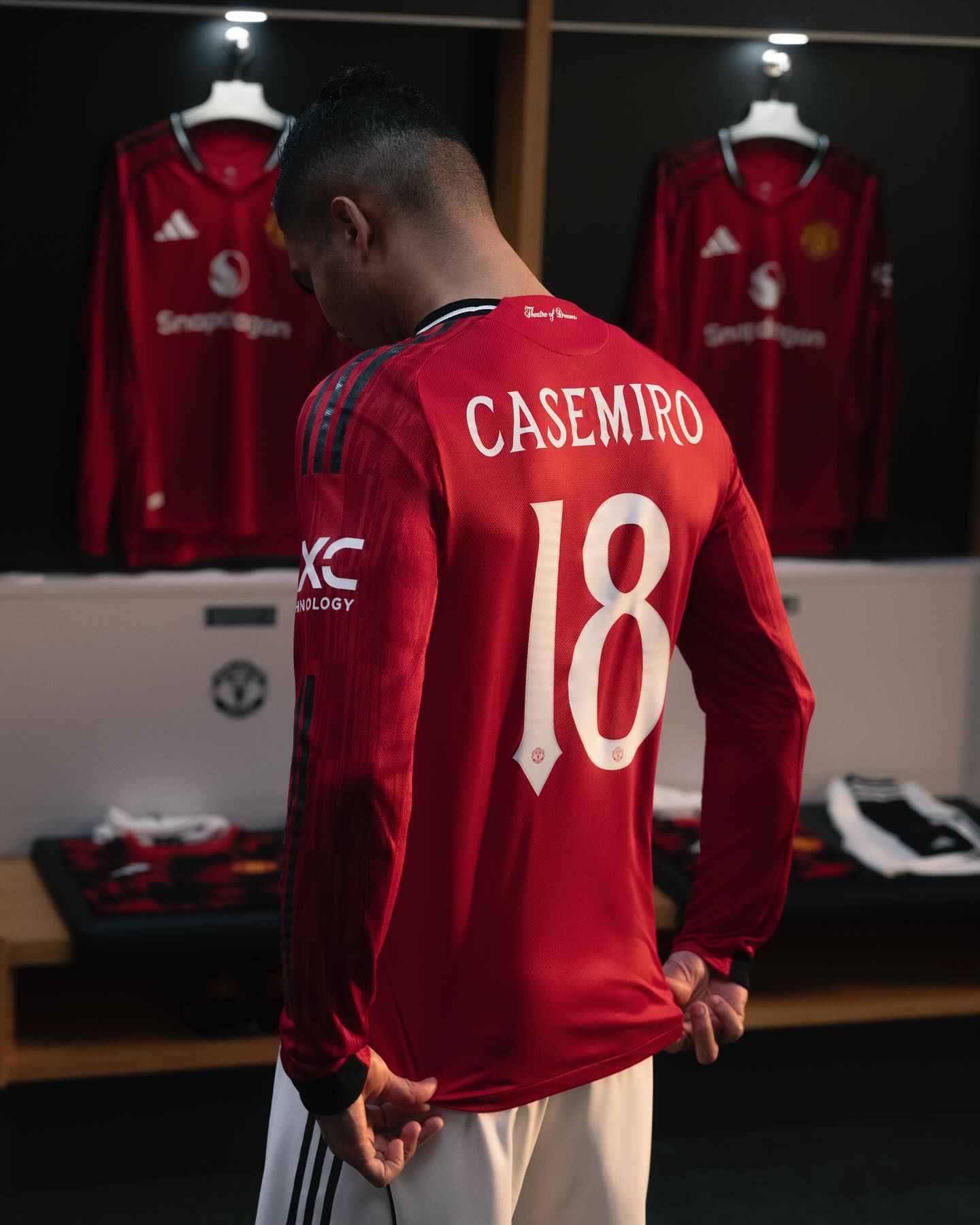 رونمایی از پیراهن اول منچستریونایتد برای فصل ۲۶-۲۰۲۵