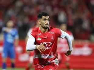 علیرضا عنایت‌زاده پدیده پرسپولیس در حال تمرین در تعطیلات لیگ برتر