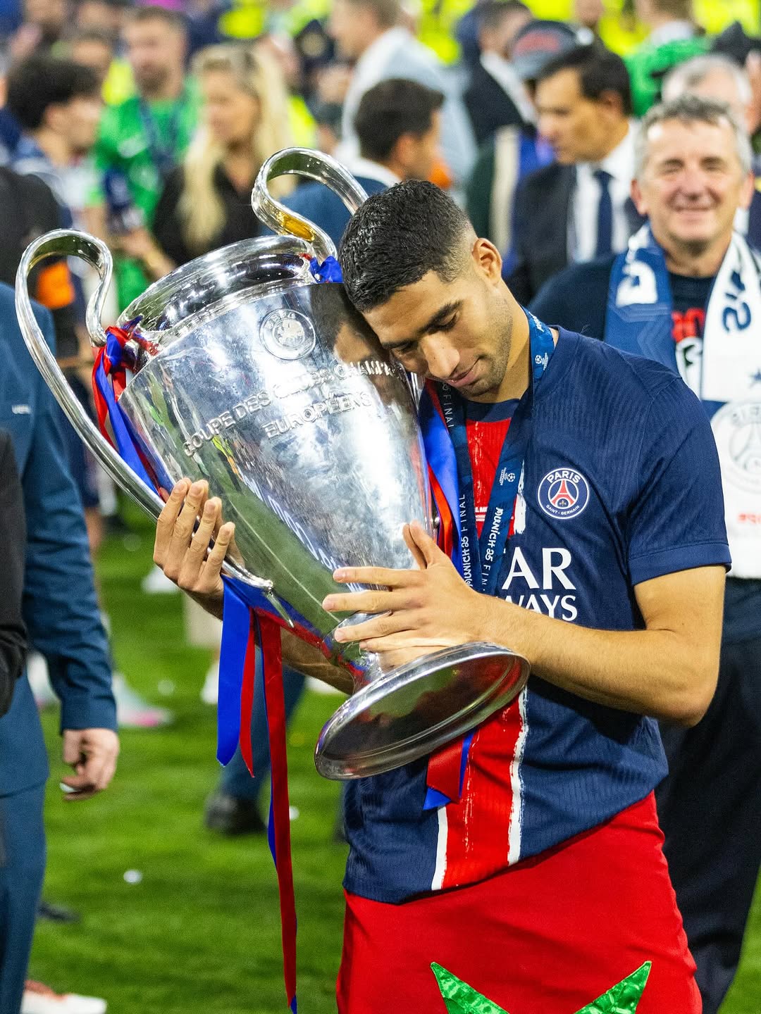 photo_2025-06-02_01-13-16 اشرف حکیمی