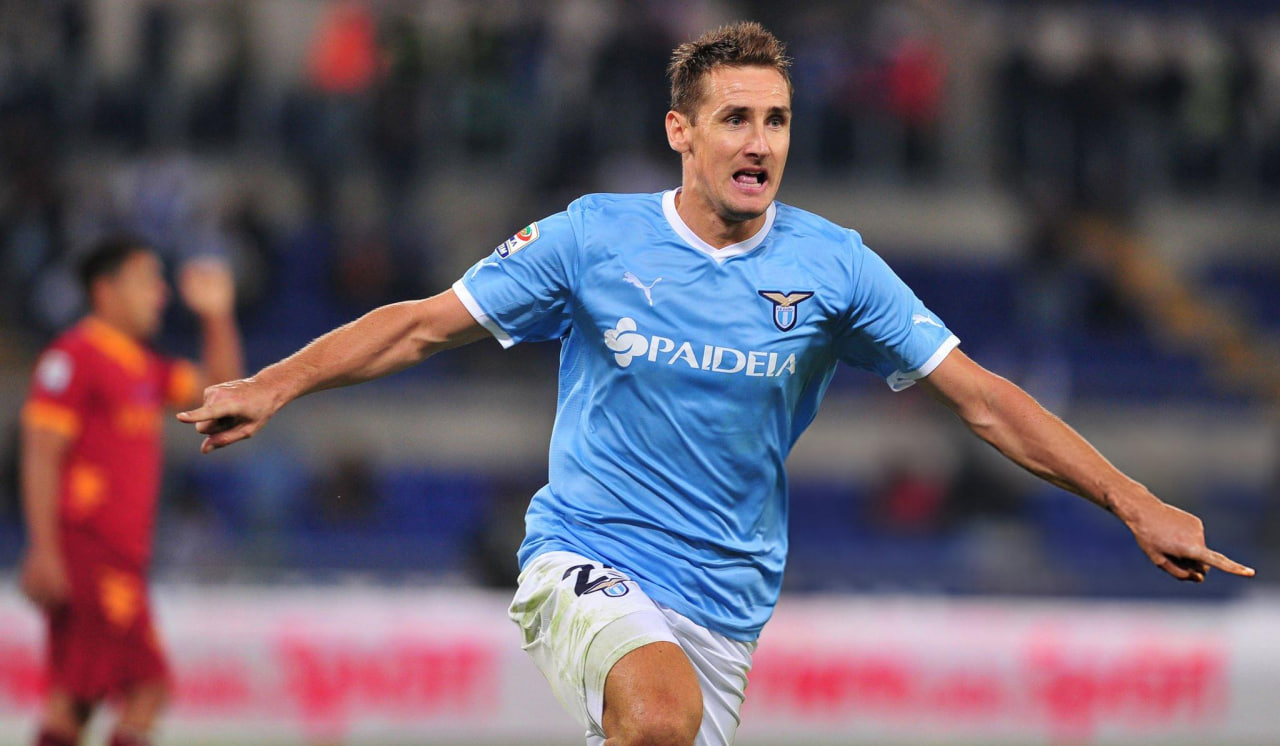 میروسلاو کلوزه در بازی لاتزیو و آاس رم در سری آ؛ سال 2011