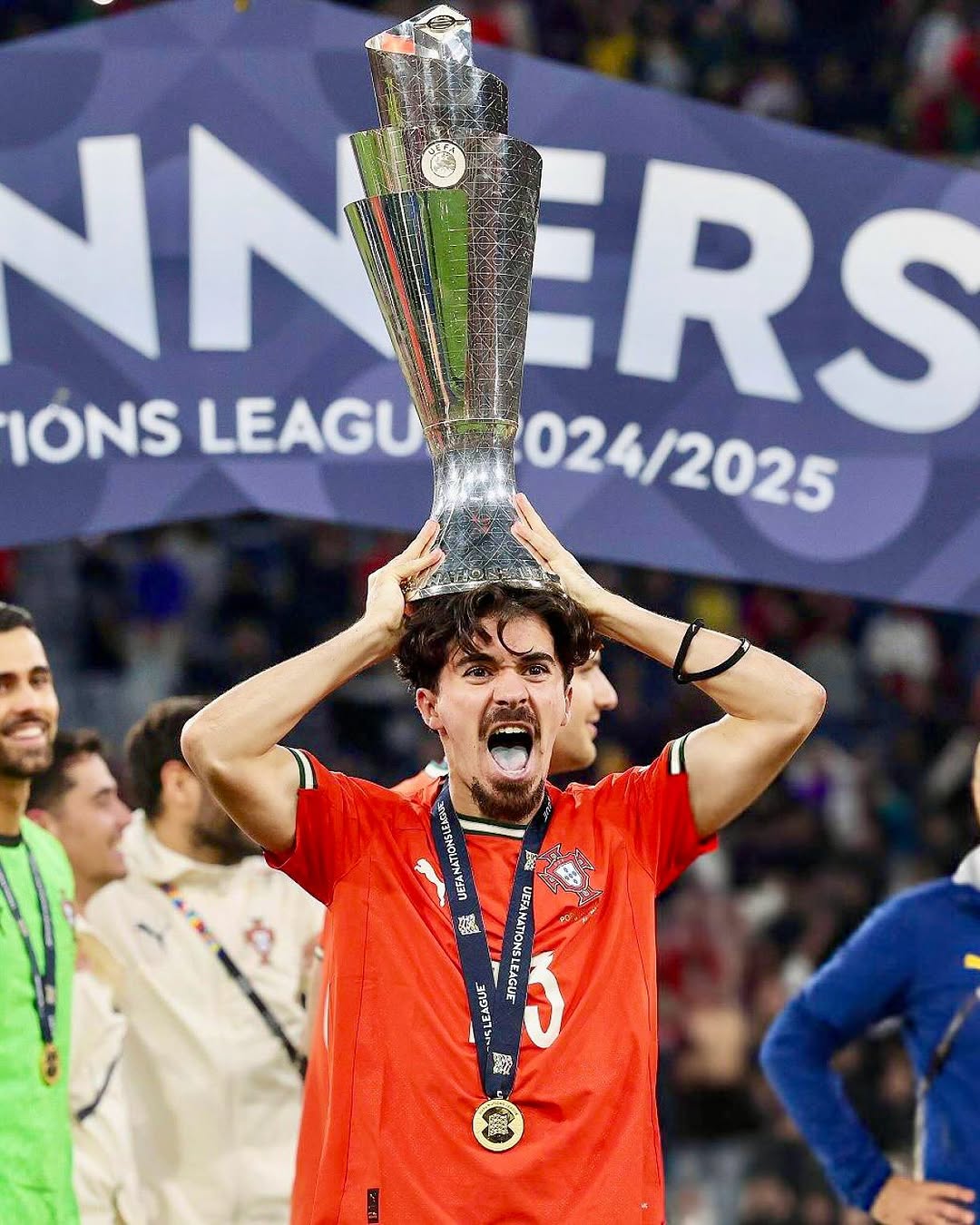 ویتینیا در جشن قهرمانی پرتغال در لیگ ملت‌های اروپا