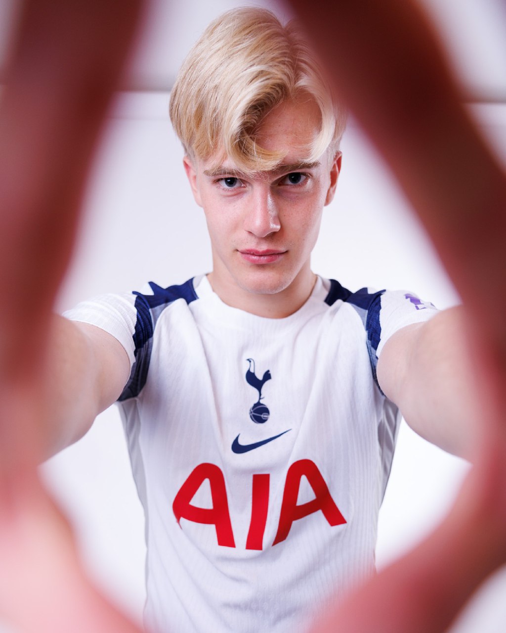 پیراهن اول تاتنهام هاتسپر در فصل ۲۶-۲۰۲۵