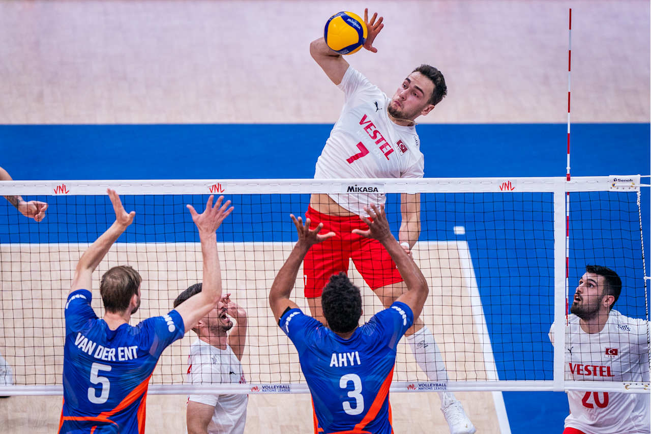 والیبال تیم ملی ترکیه برابر تیم ملی هلند - لیگ ملت های والیبال