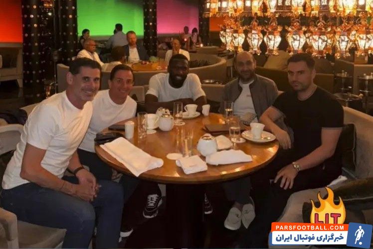 تصویری از رودیگر مدافع رئال مادرید در کنار فرناندو هیه‌رو، مدیر ورزشی النصر،