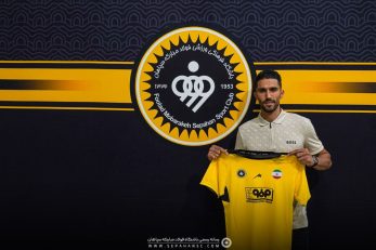 پوستر باشگاه استقلال به مناسب جدایی حسین حسینی پس از ۱۱ سال