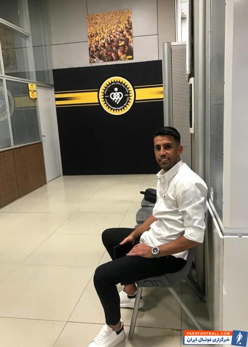 آرش رضاوند پس از پنج فصل و نیم حضور در استقلال راهی سپاهان شد