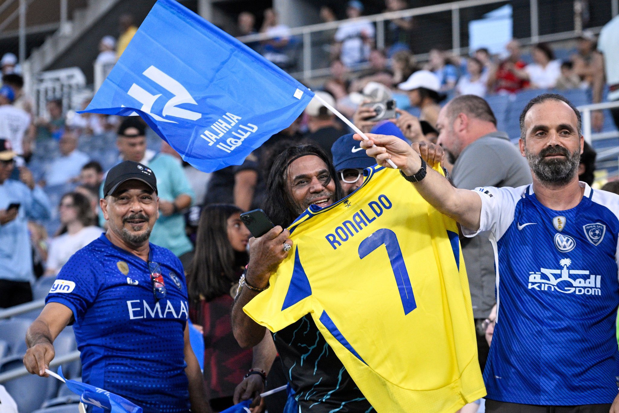 پیراهن کریستیانو رونالدو در دست هواداران الهلال