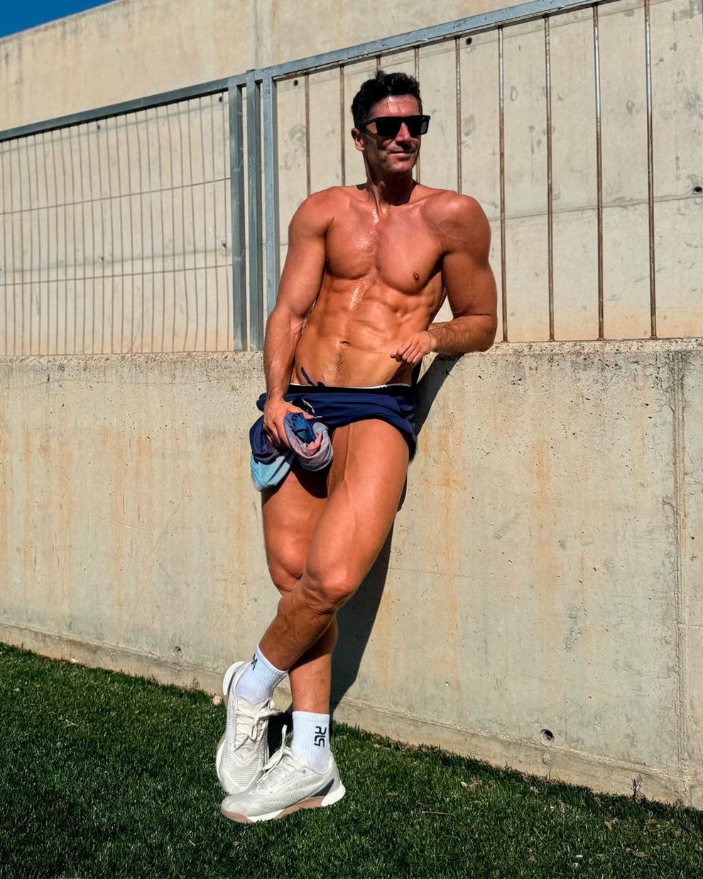 هیکل تنومند و فیگور جذاب روبرت لواندوفسکی در آستانه‌ی ۳۷ سالگی