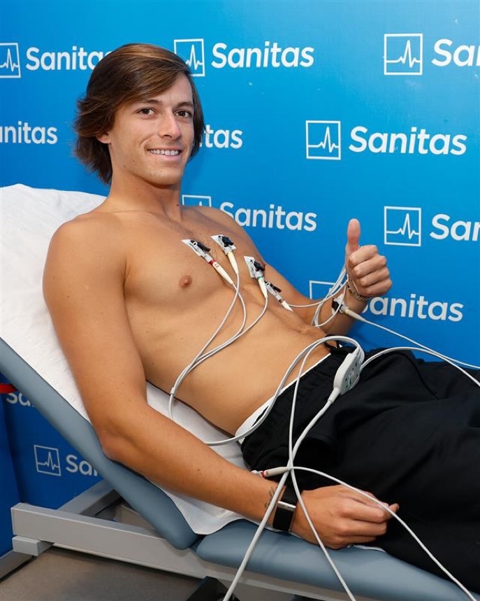 20250715_140625 حضور آلوارو کارراس روی تخت معروف رئال مادرید