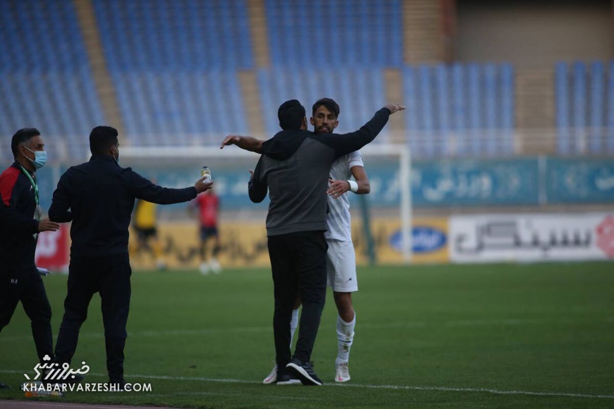 تکرار ماجرای فولاد و آرش رضاوند با سپاهان/ ساپینتو یک بار این ستاره را در استقلال نگه داشته است +عکس