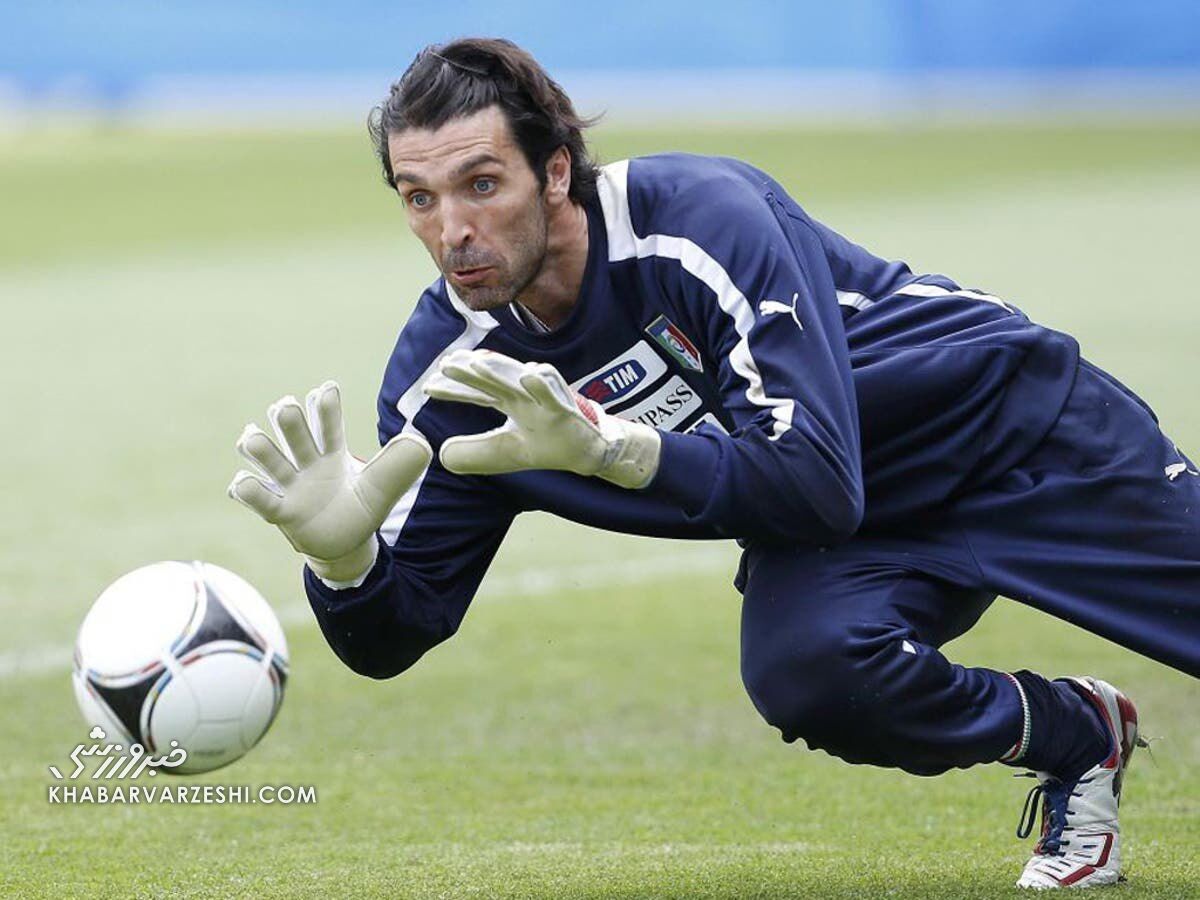 این‌همه بی‌حرمتی علیه حسین حسینی را تمام کنید/ آقای تاجرنیا! ساپینتو خودش زبان ندارد که شما حرفش را می‌زنید؟