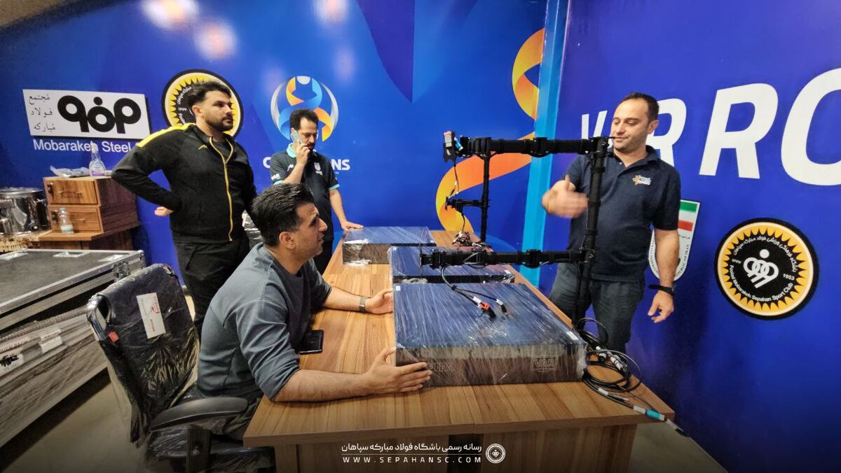 387091 اشتباهات فیفا درباره علیرضا فغانی تمامی ندارد!/ کمیته داوری ما غلط فکر میکند یا AFC؟/ «داوران رانتی» بیتجربه هزینه باشگاهها را به باد میدهند