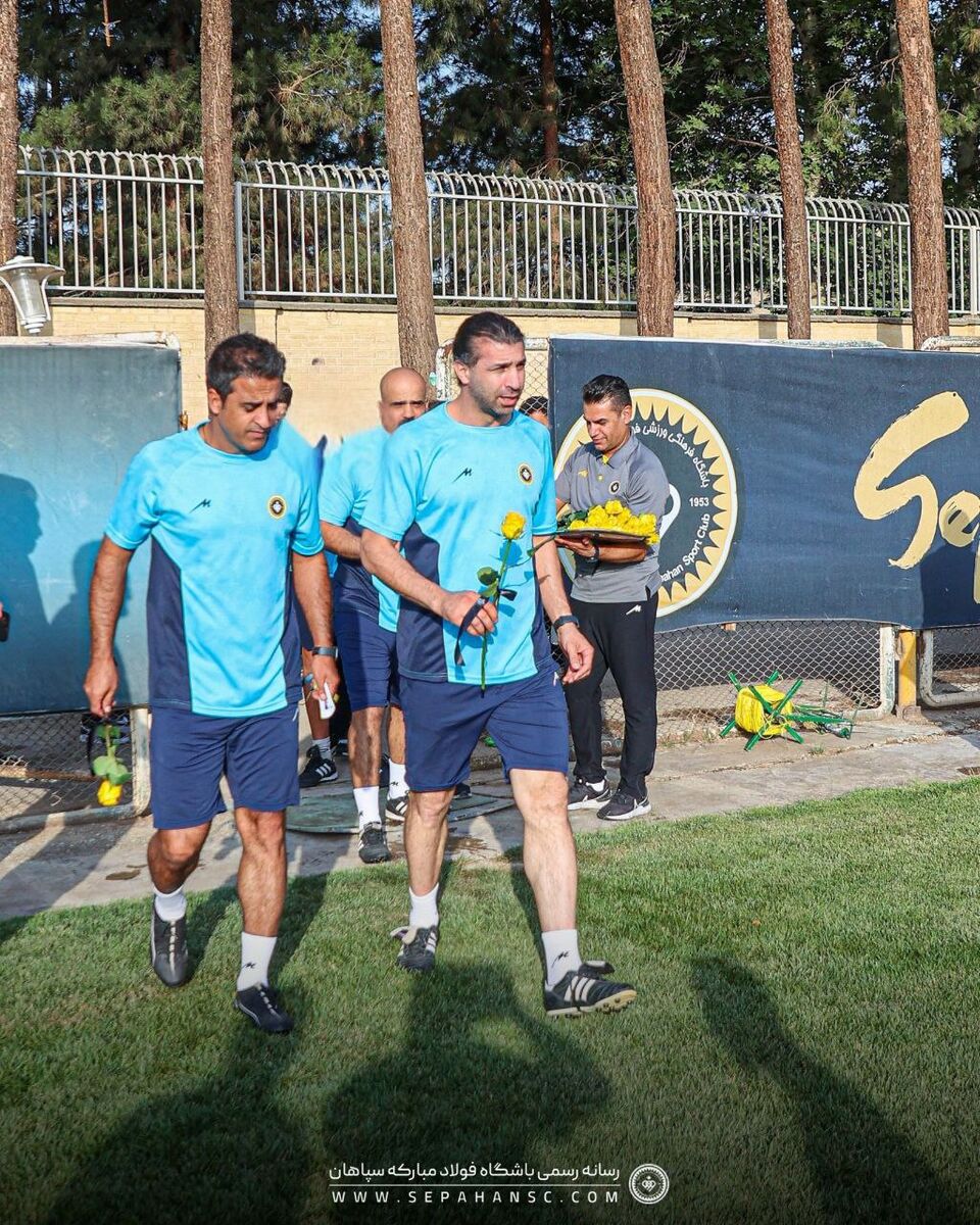 ادای احترام سپاهانی‌ها به وطن و شهدای وطن