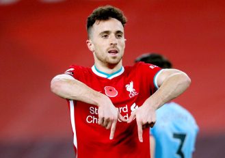 نقاشی دیواری ژوتا مرحوم بر دیوار بیرونی یکی از رستوران‌های معروف شهر لیورپول