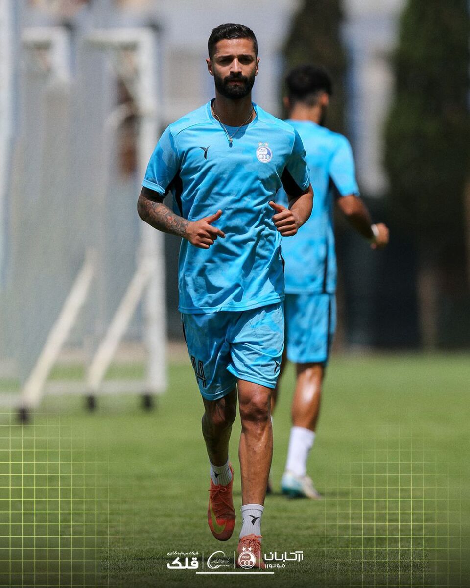 معافیت برای بازیکن استقلال؟/ سرباز در تمرین آبی‌ها دیده شد!