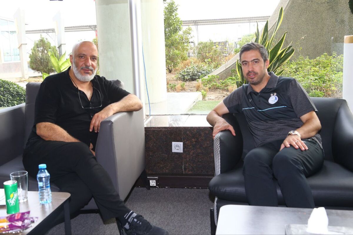 396138 حضور دو هنرمند استقلالی در فرودگاه و دیدار با استقلالی ها +عکس