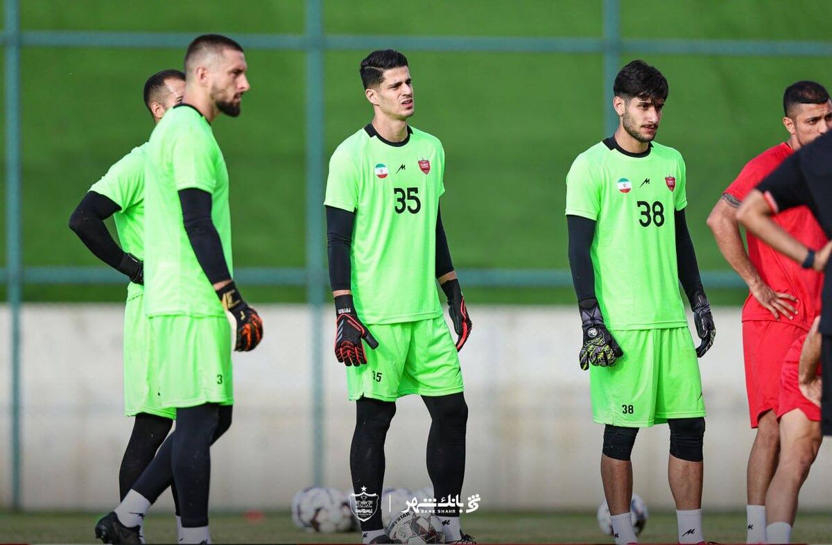 396418 تا هفته پنجم از وحید هاشیمان انتقاد نمیکنیم/ مبارزه نیازمند و گندوز بهترین اتفاق برای پرسپولیس است