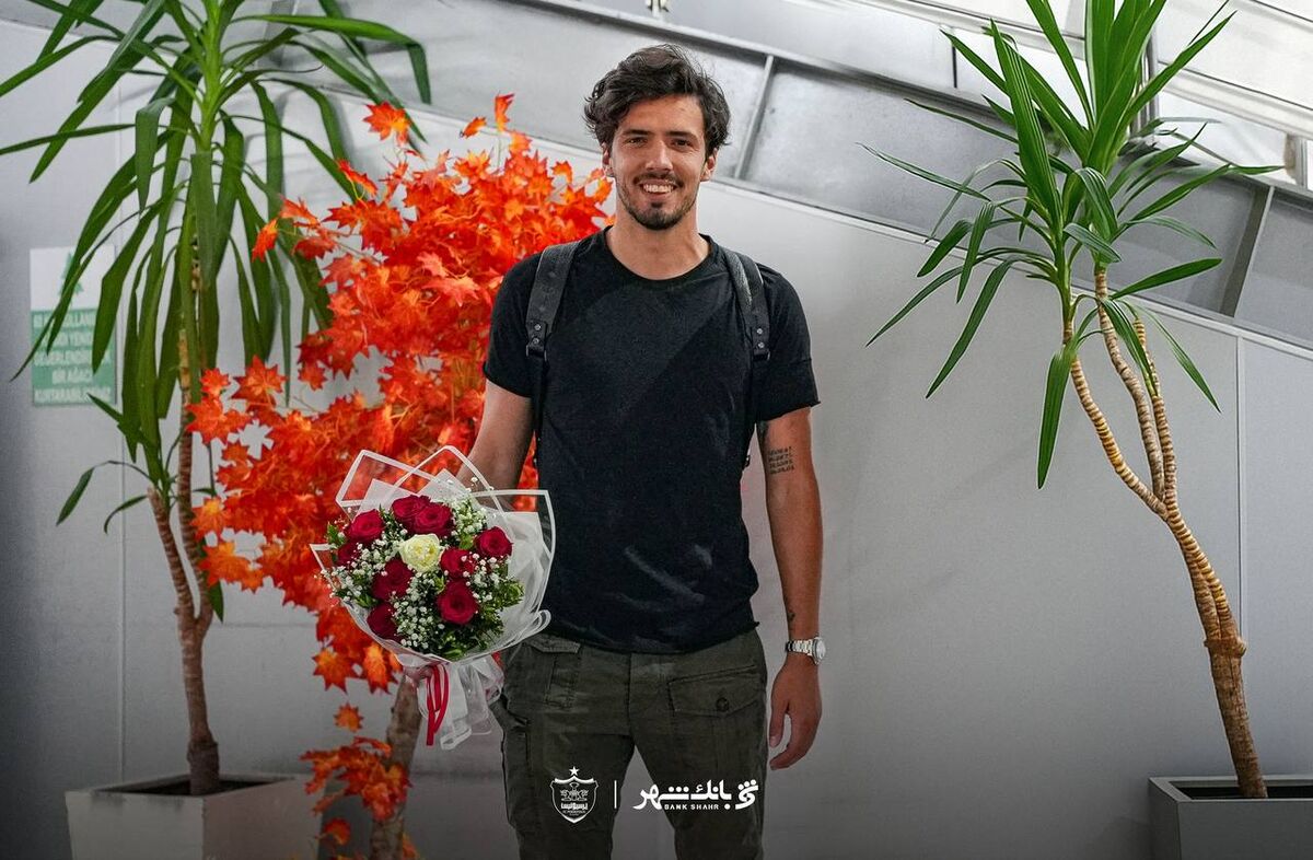 مدیر استقلال به دلسوزی هواداران هم دهان‌کجی کرد/ آقایان چرا با روح و روان طرفداران بازی می‌کنید!؟/ کارمندان باشگاه بهتر برای تیم یارگیری می‌کردند