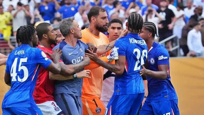 محرومیت و جریمه سنگین در انتظار سرمربی پاری‌سن‌ژرمن