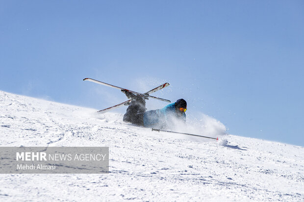 5402095 «برفشادی» روی سر اسکی؛ حرکت «زوج متخصص» در مسیر ناهموار موفقیت