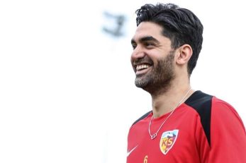 علی کریمی در آستانه حضور دوباره در استقلال