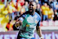 دوکان نَزون مهاجم تیم فوتبال کایسری اسپور با استقلال توافق کرد