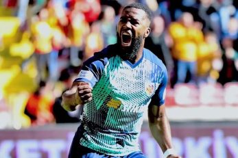 دوکان نَزون مهاجم تیم فوتبال کایسری اسپور با استقلال توافق کرد