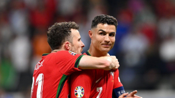 ستاره‌ های الهلال با چشمی اشک‌ بار دیدار مقابل فلومیننزه را آغاز کردند