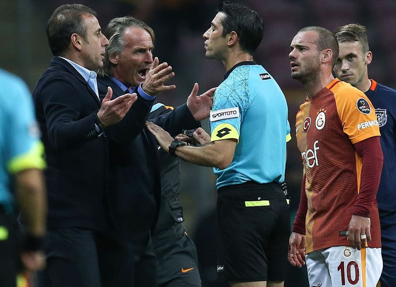 عبدالله آوجی سرمربی ترکیه ای و وسلی اشنایدر هافبک سابق گالاتاسرای - رئال مادرید- اینترمیلان - پرسپولیس - لیگ برتر ایران