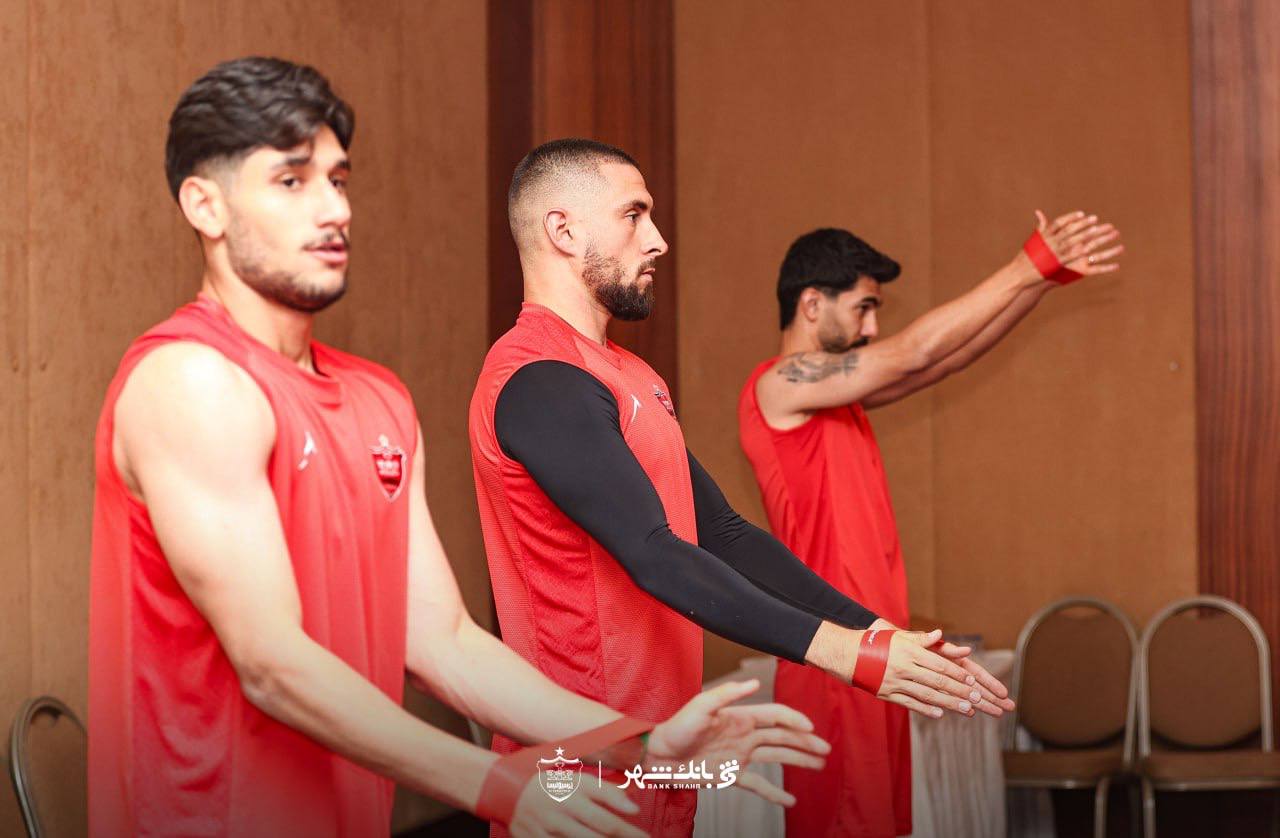 الکسیس گندوز دروازه بان الجزایری پرسپولیس تهران در تمرینات این تیم در ترکیه - لیگ برتر ایران - رضا شکاری بازیکن جدید پرسپولیس