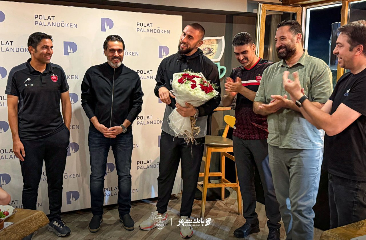 alexis_guendouz-vahidhashemian-afshinpeyravani-perspolis-2025 آلکسی گندوز دروازه بان الجزایری پرسپولیس تهران - افشین پیروانی و وحید هاشمیان کادرفنی پرسپولیس - لیگ برتر ایران