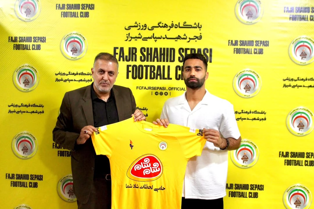 علی غلامزاده دروازه بان فجرسپاسی شیراز و تمدید با باشگاه فجرسپاسی - لیگ برتر ایران