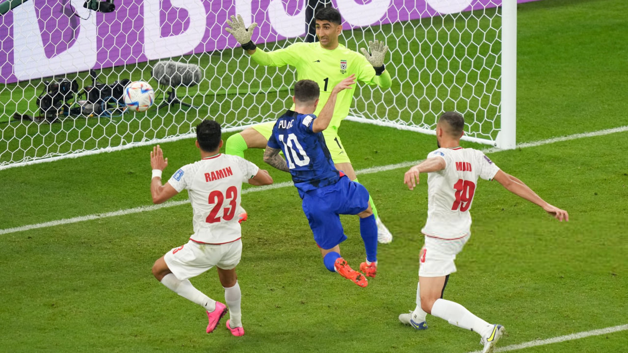 alirezabeyranvand-iran-cristianpulisic-usa-milan-2025 علیرضا بیرانوند دروازه بان تراکتور و بازیکن سابق پرسپولیس - گلر بان تیم ملی ایران - کریستین پولیسیچ وینگر تیم ملی آمریکا و آث میلان ایتالیا - جام جهانی 2022 - لیگ برتر ایران