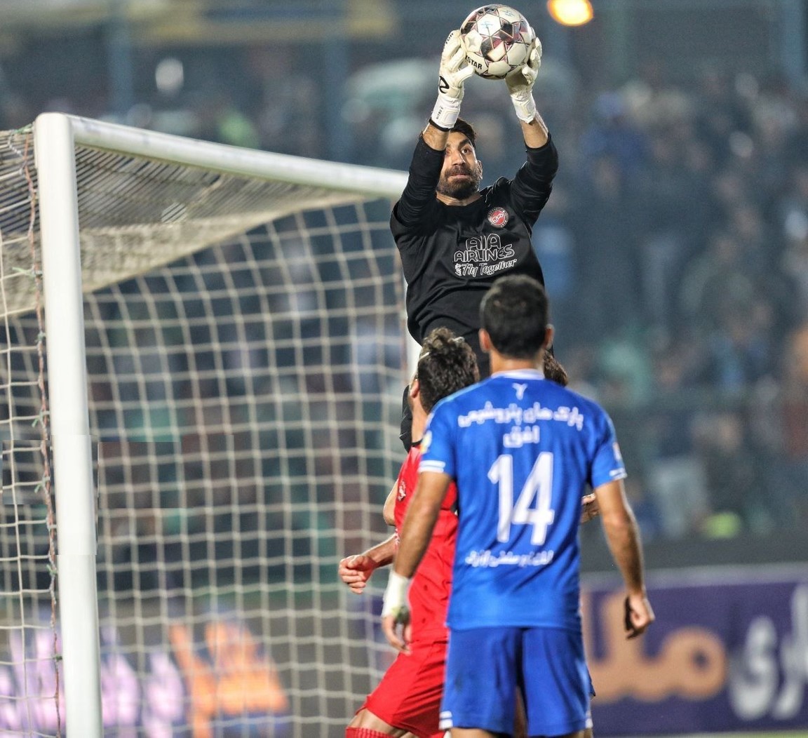 alirezabeyranvand-tractor-zobeirniknafs-esteghlal-2025 علیرضا بیرانوند دروازه بان تراکتور و تیم ملی ایران گزینه استقلال و بازیکن سابق پرسپولیبس تهران - زبیر نیکنفس هافبک استقلال تهران - لیگ برتر ایران
