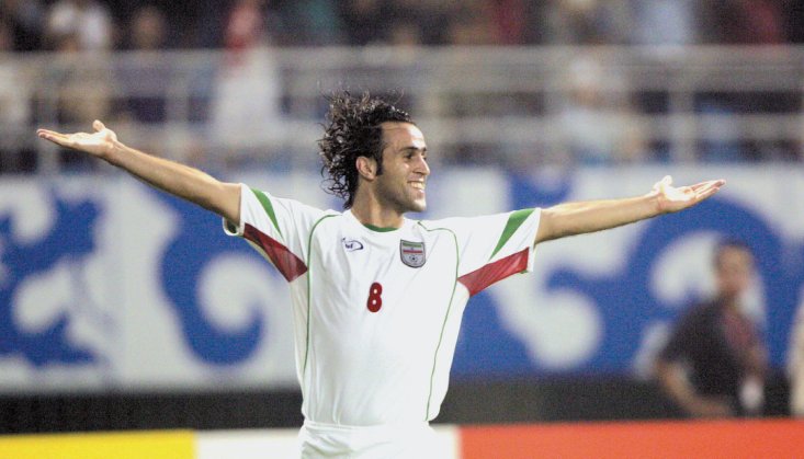 علی کریمی در دیدار ایران و کره جنوبی ۲۰۰۴