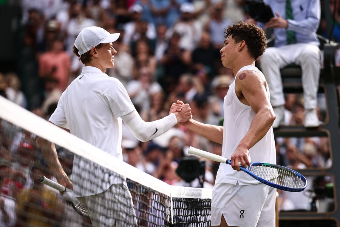 عکس از یانیک سینر و بن شلتون در یک چهارم نهایی ویمبلدون ۲۰۲۵