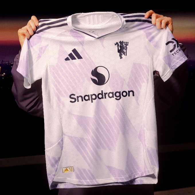 پیراهن دوم منچستریونایتد برای فصل 26-2025