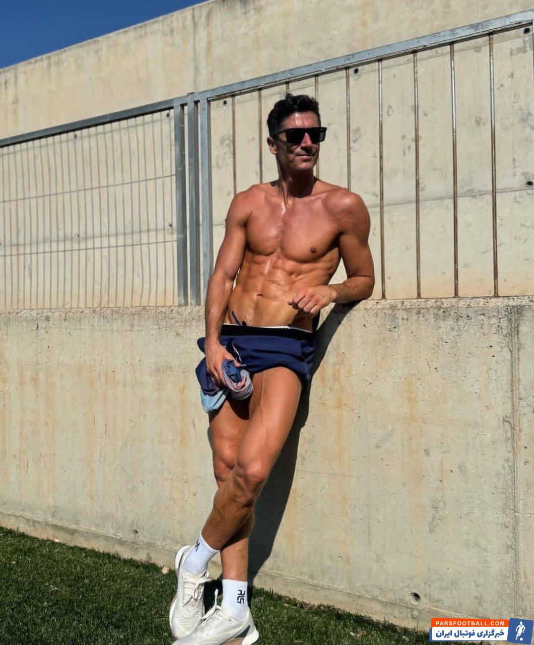 بدن آماده و عضلانی روبرت لواندوفسکی مهاجم بارسلونا