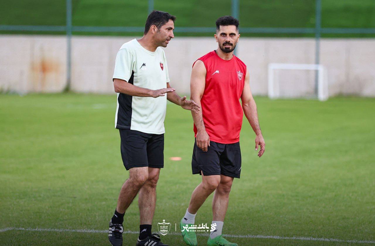 عکس از وحید هاشمیان و امید عالیشاه در تمرینات پرسپولیس