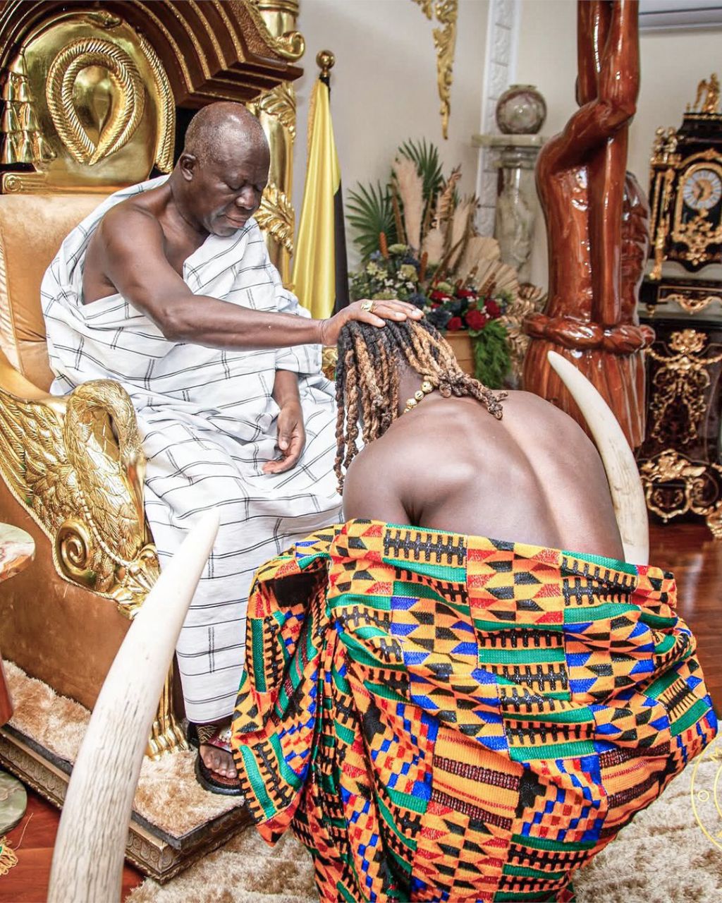 دستان پادشاه غنا روی سر ستاره منچسترسیتی