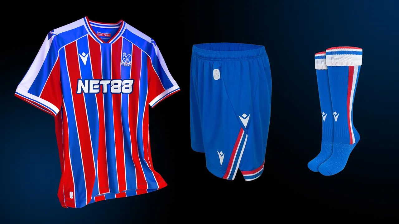 پیراهن خانگی کریستال پالاس برای فصل ۲۰۲۵/۲۶